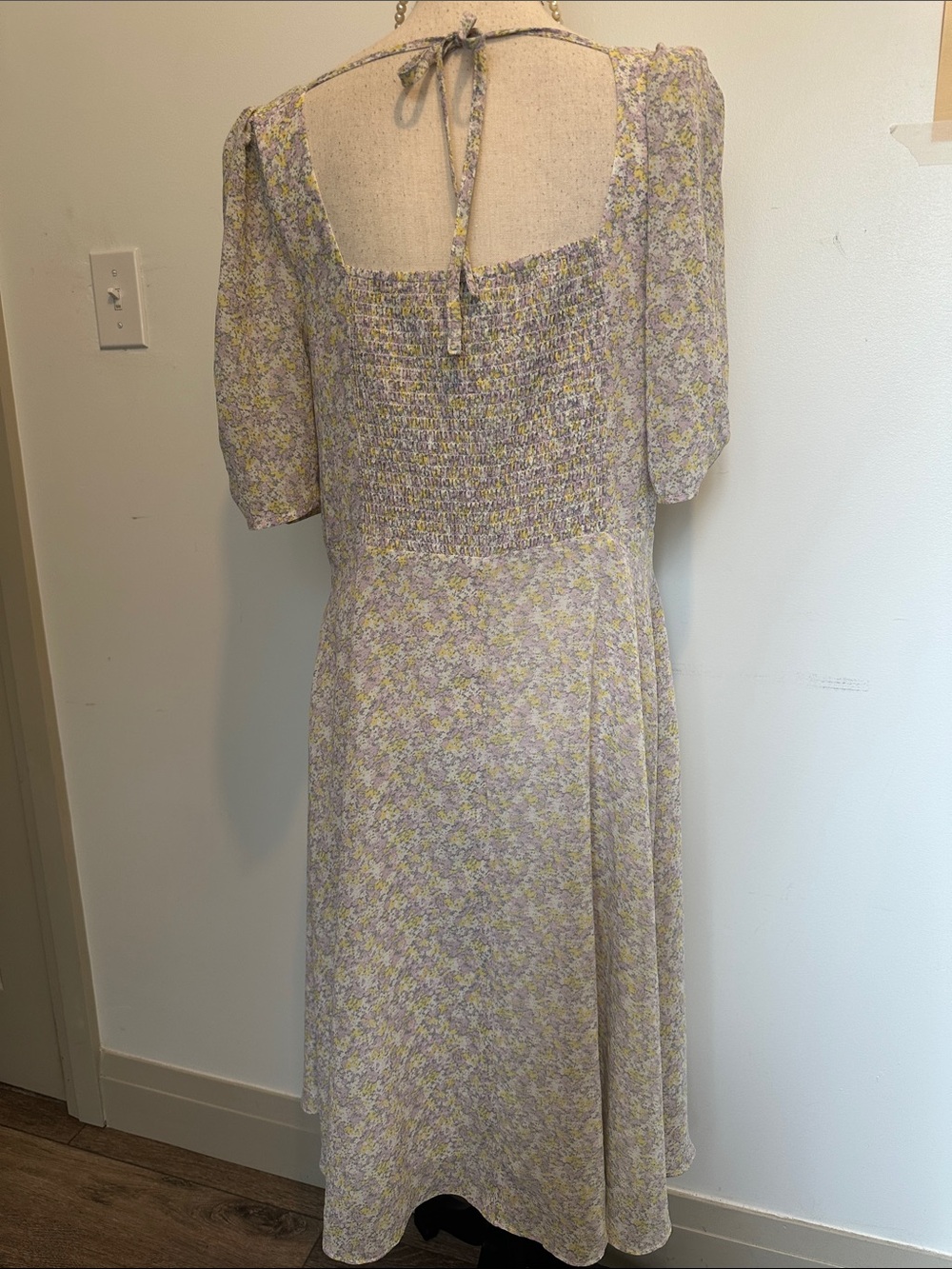 Suzy Shier Floral Puff-Sleeve Midi Dress in Lavender and Yellow Large - Picture 5 of 9